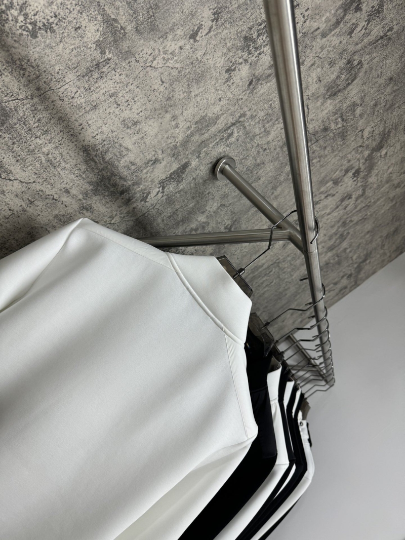 Pra*a outwear